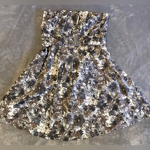 Strapless dress with cute belt!